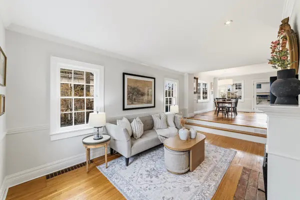 348 Douglas AVE, Oakville, ON L6J 3S6