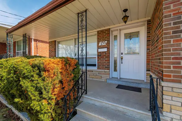 255 Culford RD, Toronto W04, ON M6L 2V1
