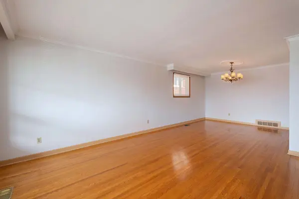 255 Culford RD, Toronto W04, ON M6L 2V1