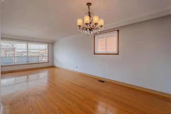 255 Culford RD, Toronto W04, ON M6L 2V1