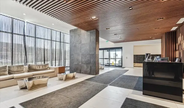 297 Oakwalk DR #2005, Oakville, ON L6H 3R6