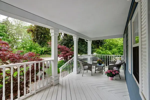 322 Pine AVE, Oakville, ON L6J 2J9