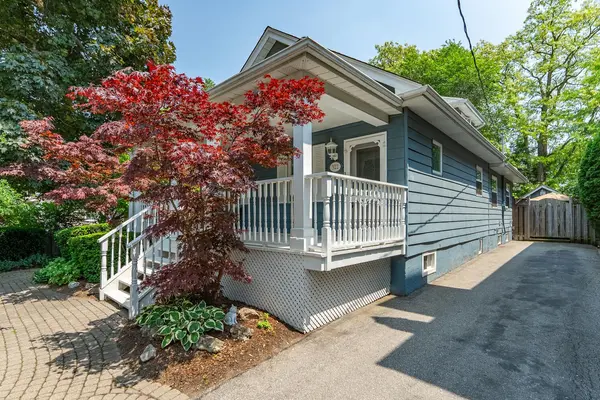 322 Pine AVE, Oakville, ON L6J 2J9