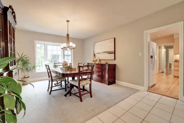 322 Pine AVE, Oakville, ON L6J 2J9