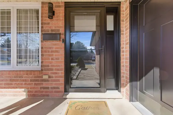 2 Hickory CT, Welland, ON L3C 6S9