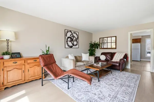 28 Chartwell CRES, Guelph, ON N1G 2T7