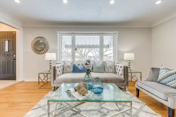 186 Fernwood CRES,  Hamilton,  ON L8T 3L4