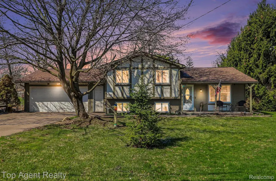 1010 Pelham BLVD, Waterford Charter Township, MI 48328