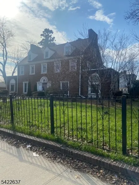 725 Elizabeth Ave, Newark City, NJ 07112