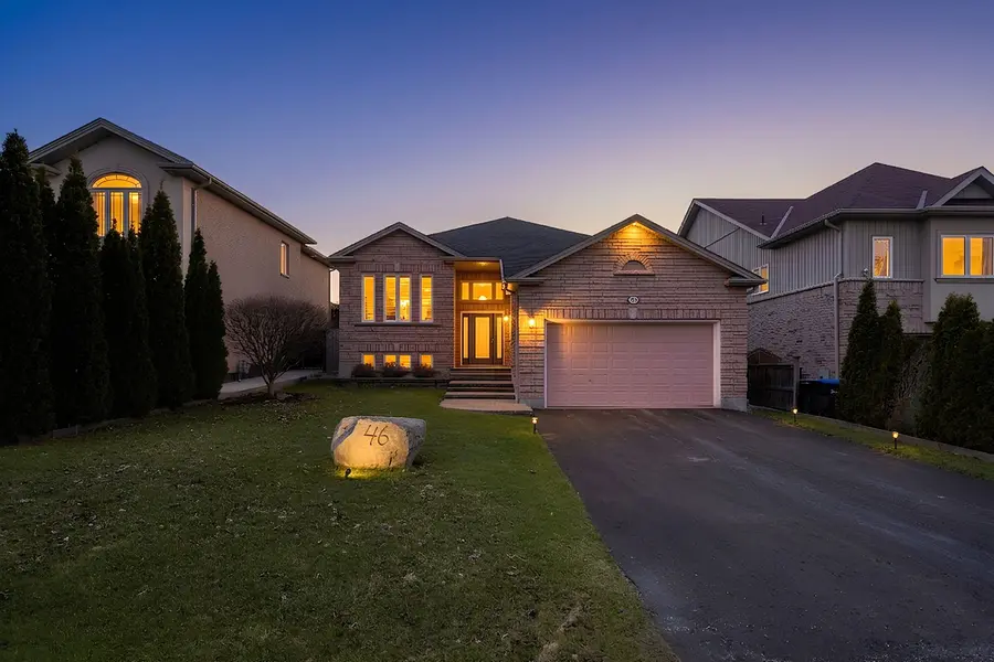 46 Bannerman DR, Bradford West Gwillimbury, ON L3Z 3J7