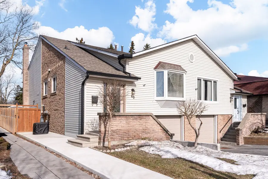 40 Salisbury CIR, Brampton, ON L6V 2Z5