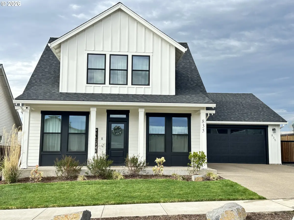 835 REAGAN ST, Mt Angel, OR 97362