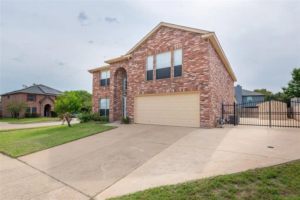 1157 Whistle Stop Drive, Saginaw, TX 76131