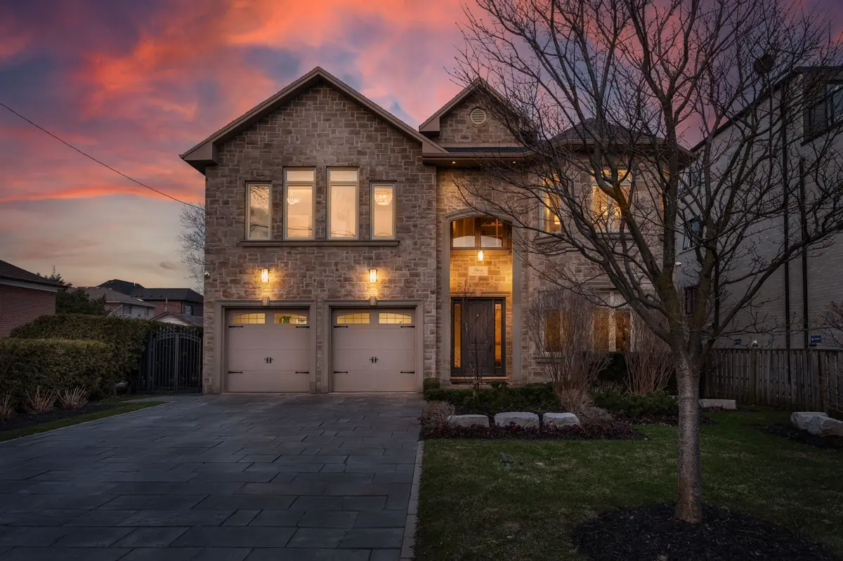 3 Dunsmore GDNS, Toronto C06, ON M3H 3M1