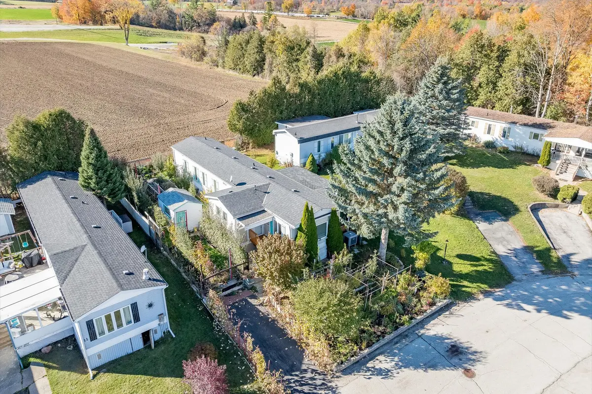 13 Sunrise CIR, Bradford West Gwillimbury, ON L3Z 2A5