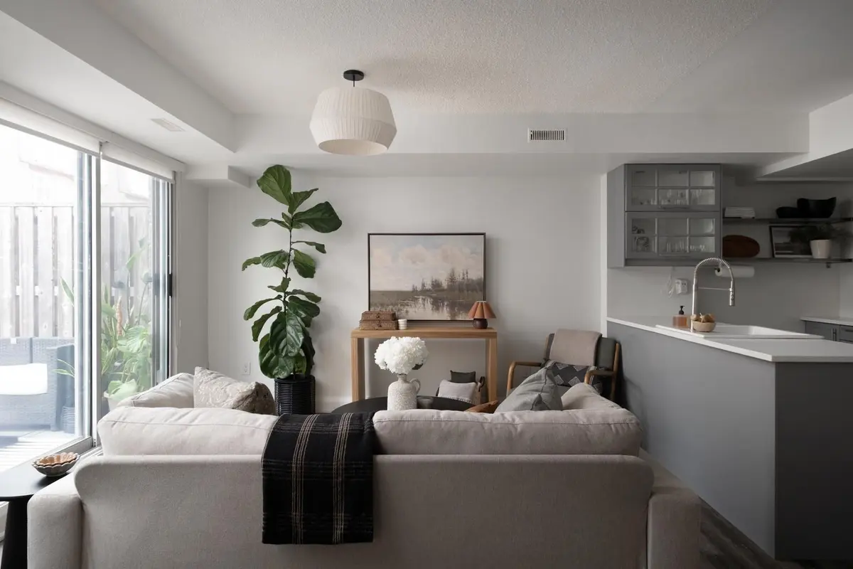 25 Turntable CRES #133, Toronto W02, ON M6H 4K8