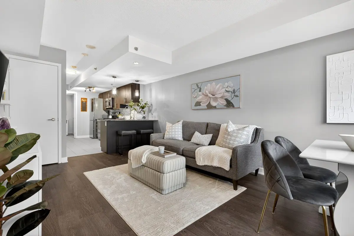 11 Superior AVE #Th3, Toronto W06, ON M8V 0A7