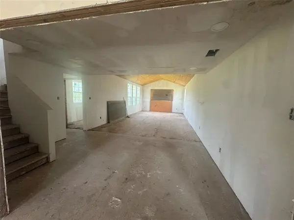 184 County Road 4027, Lott, TX 76656