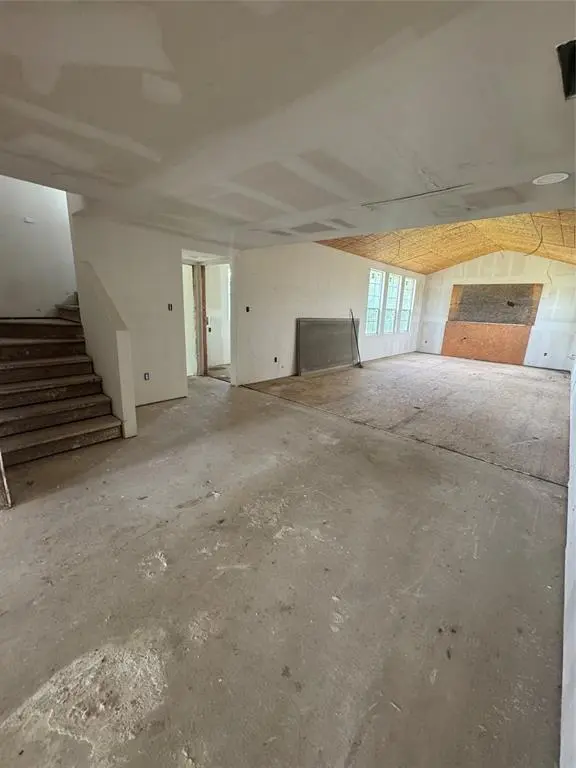 184 County Road 4027, Lott, TX 76656