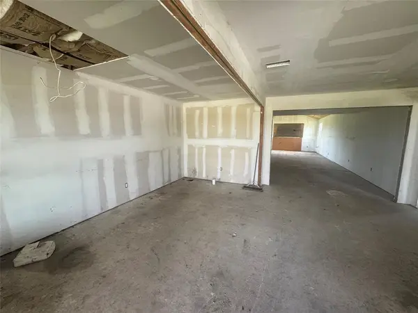 184 County Road 4027, Lott, TX 76656