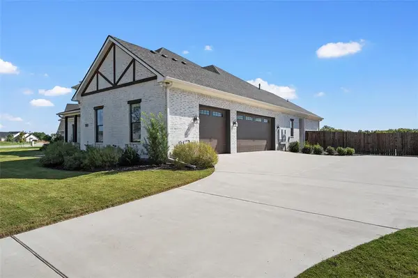 900 Glorietta Drive, Mcgregor, TX 76657