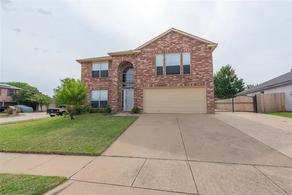 1157 Whistle Stop Drive, Saginaw, TX 76131