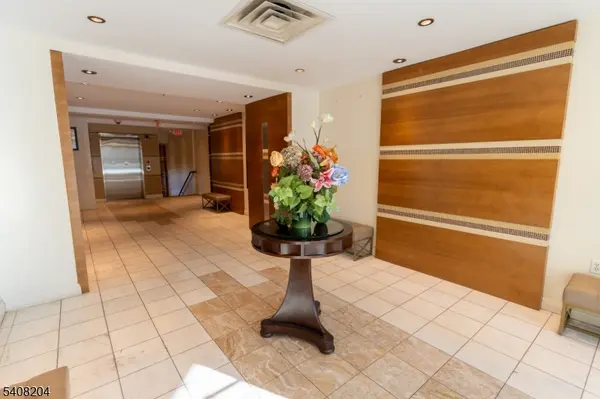 30 Freedomway #406, Jersey City, NJ 07305