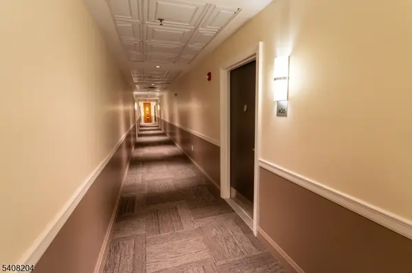 30 Freedomway #406, Jersey City, NJ 07305