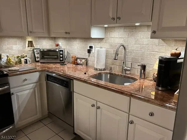 458 Cambridge Dr, Butler Boro, NJ 07405