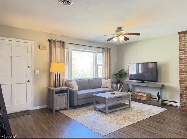 6 Pennsylvania Way, Hopatcong Boro, NJ 07843