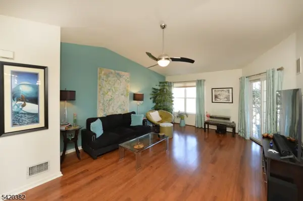 20 Parkside Ct, Wayne Twp., NJ 07470