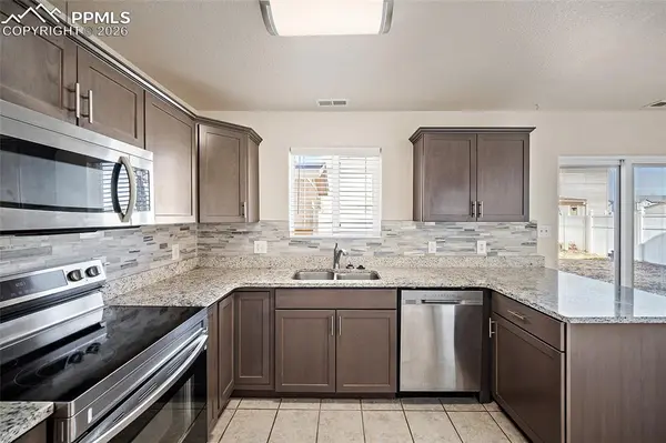 3003 Mirror CIR, Pueblo, CO 81004