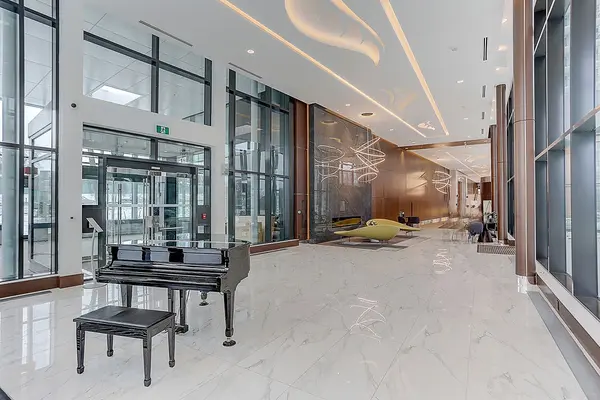 85 Mcmahon DR #811, Toronto C15, ON M5K 0H2