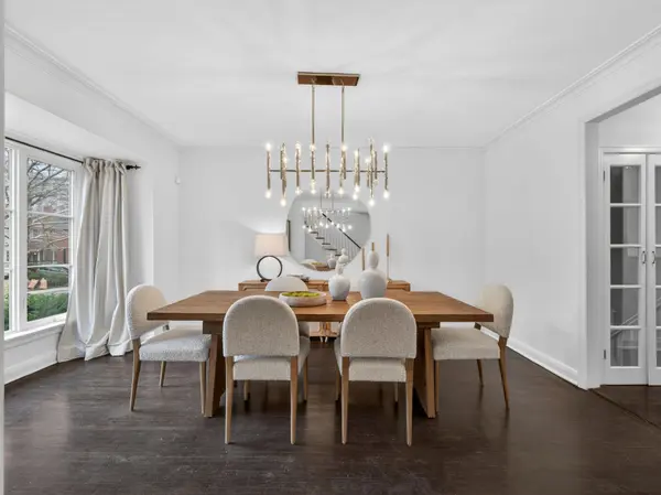 612 Vesta DR, Toronto C04, ON M5N 1H9