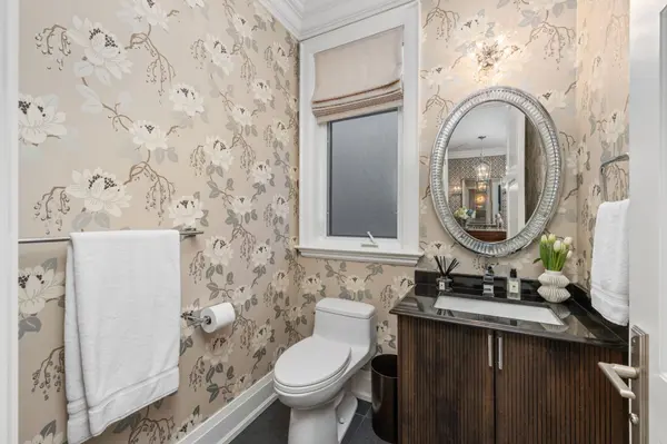 3 Dunsmore GDNS, Toronto C06, ON M3H 3M1