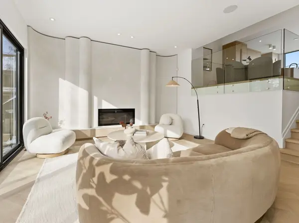 538 Duplex AVE, Toronto C03, ON M4R 1E6