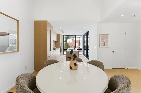 538 Duplex AVE, Toronto C03, ON M4R 1E6