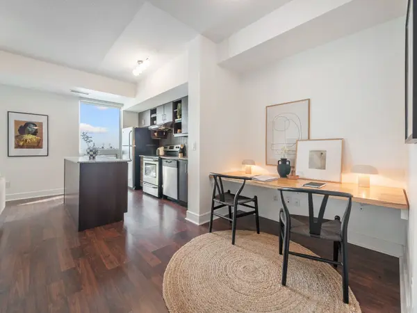 35 Brian Peck CRES #909, Toronto C11, ON M4G 4K4