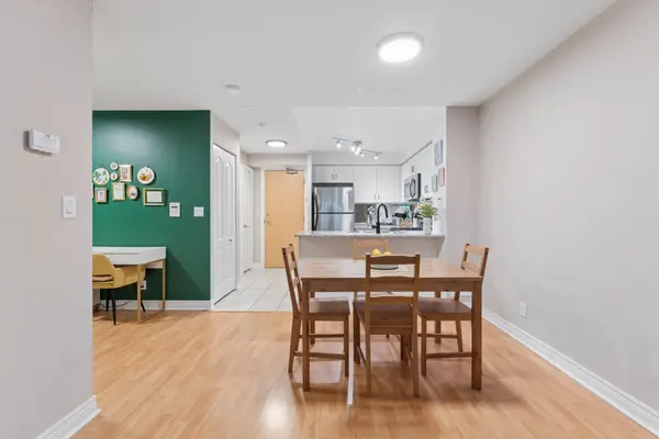 212 Eglinton AVE E #307, Toronto C10, ON M4P 0A3