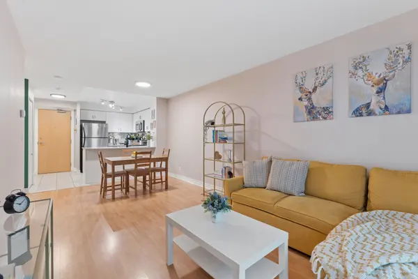 212 Eglinton AVE E #307, Toronto C10, ON M4P 0A3