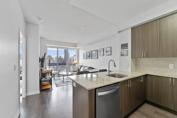 225 Sackville ST #1405, Toronto C08, ON M5A 3H1