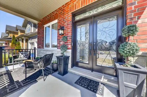 98 Britannia AVE E, Oshawa, ON L1L 0E8