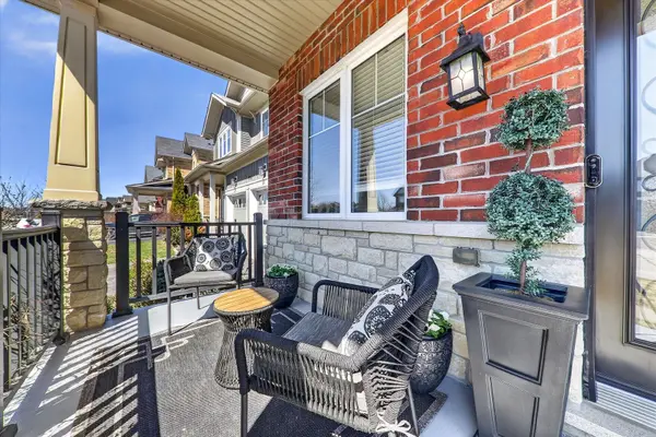 98 Britannia AVE E, Oshawa, ON L1L 0E8