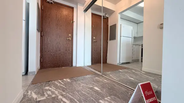 1 Lee Centre DR #2209, Toronto E09, ON M1H 3J2