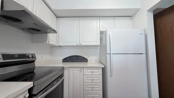 1 Lee Centre DR #2209, Toronto E09, ON M1H 3J2