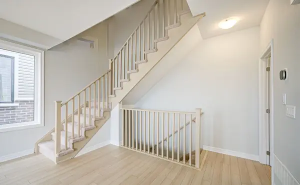 1210 Greentree PATH, Oshawa, ON L1H 8L7