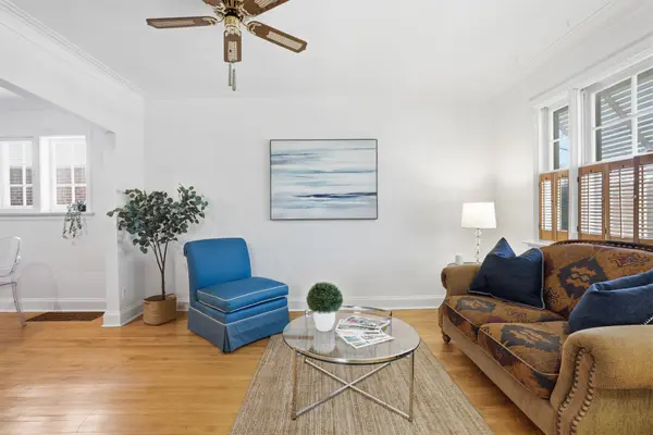 62 Binswood AVE, Toronto E03, ON M4C 3N7