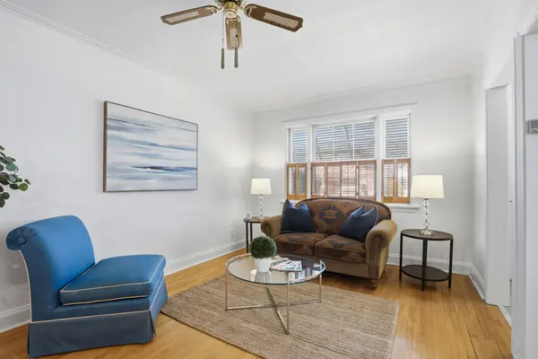 62 Binswood AVE, Toronto E03, ON M4C 3N7