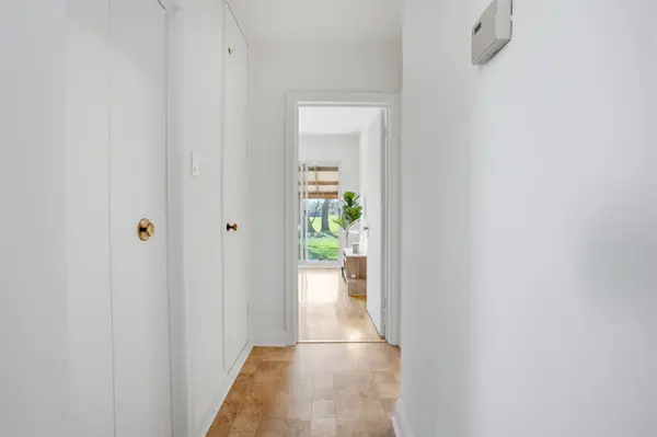 62 Binswood AVE, Toronto E03, ON M4C 3N7