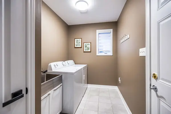 872 William Lee AVE, Oshawa, ON L1K 0W2